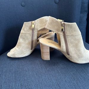 Van Eli bootie with gold hardware size 9 1/2
